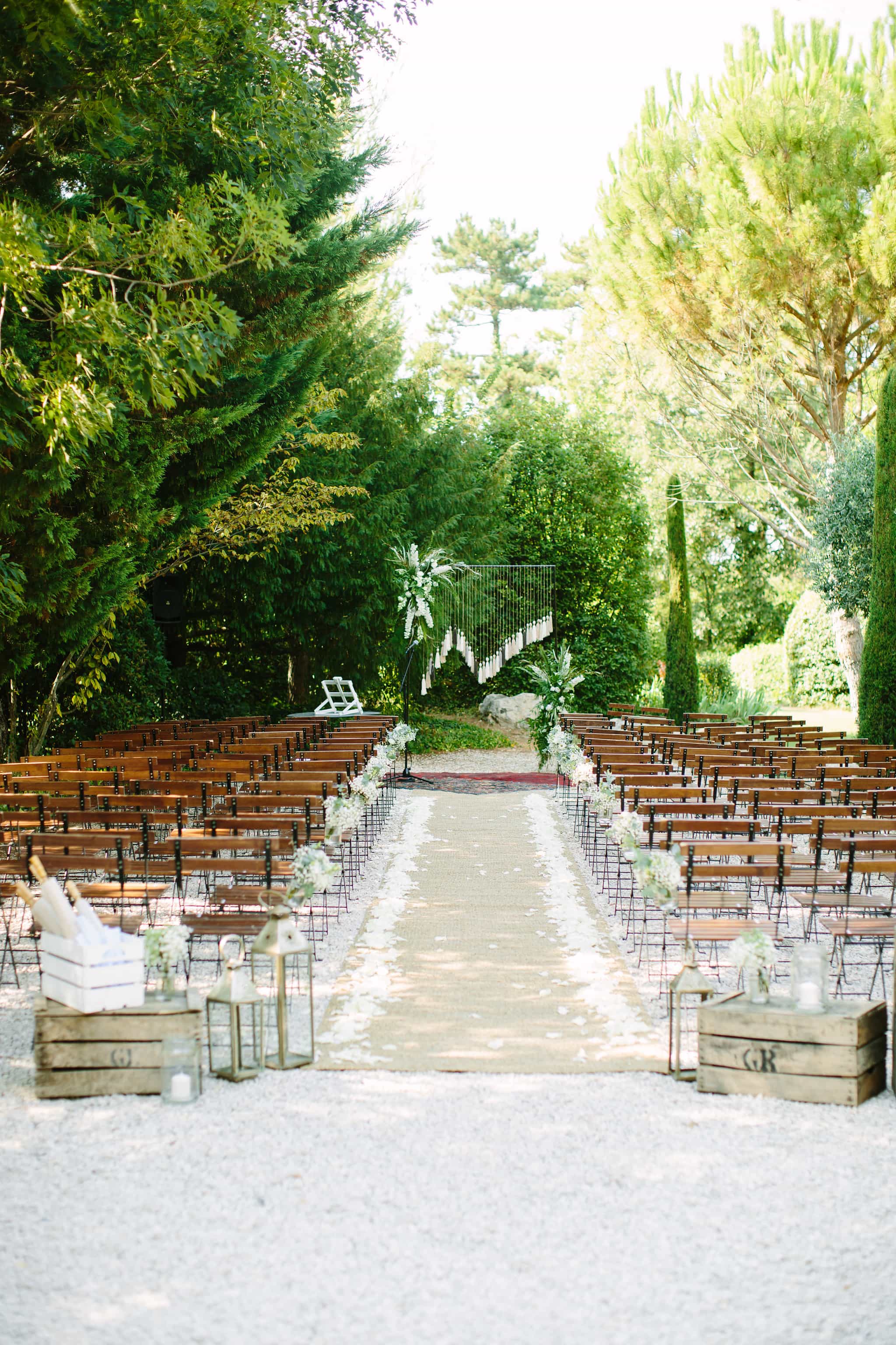 Julie et Olivier : un mariage provençal à la décoration bleu et pêche