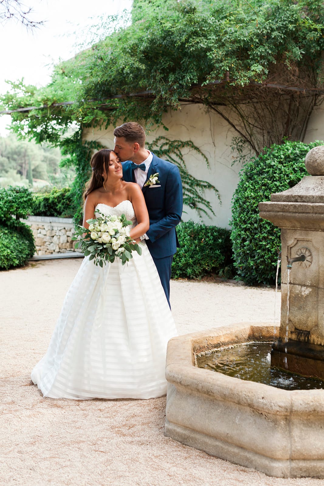 Livre d'Or-Cigales et petits fours - Mariages en Provence - Jelena & Guillaume - photo by Ludovic Grau-Mingot_