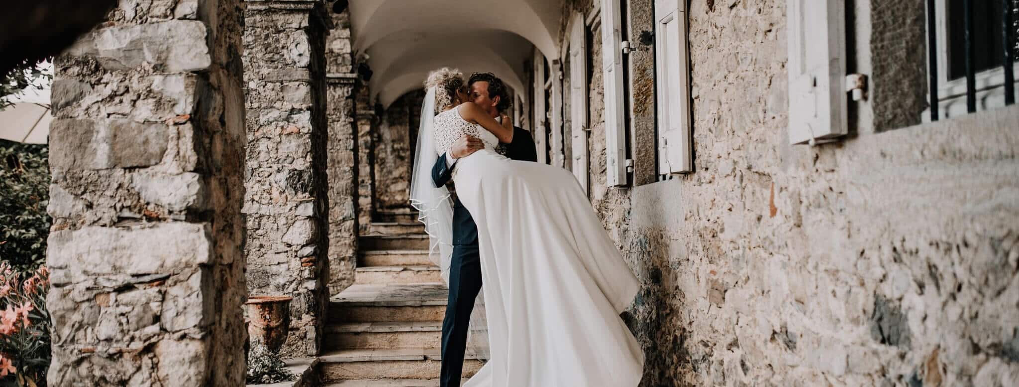 Cigales et petits fours marriés